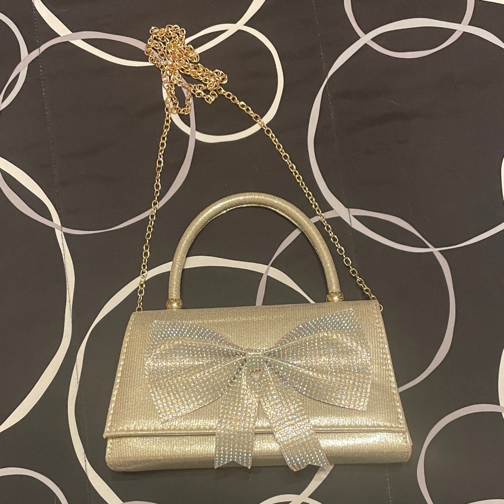 Elegant Gold Handbag with Bow Accent